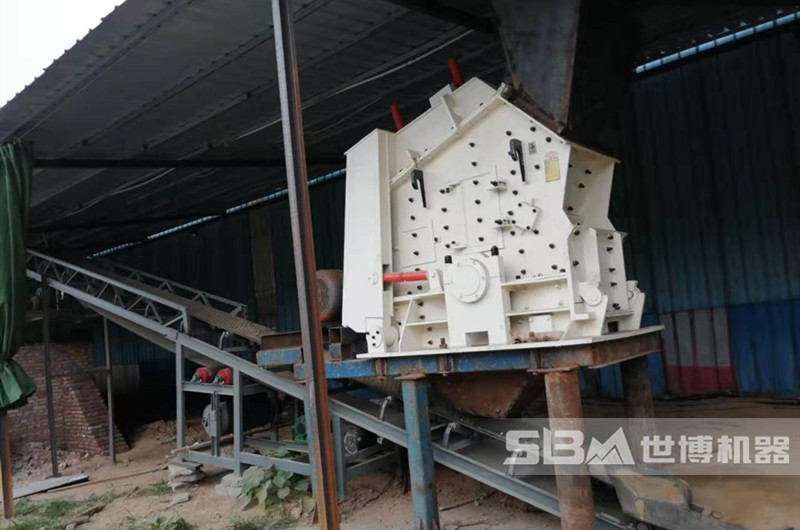 反擊式制砂機(jī)工作現(xiàn)場(chǎng)