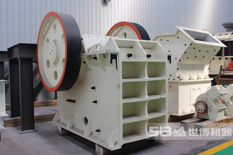 顎式破碎機，粗碎石頭的機器