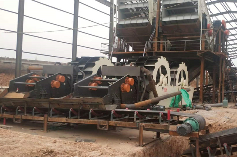 大型洗砂機(jī)和細(xì)砂回收機(jī)現(xiàn)場圖