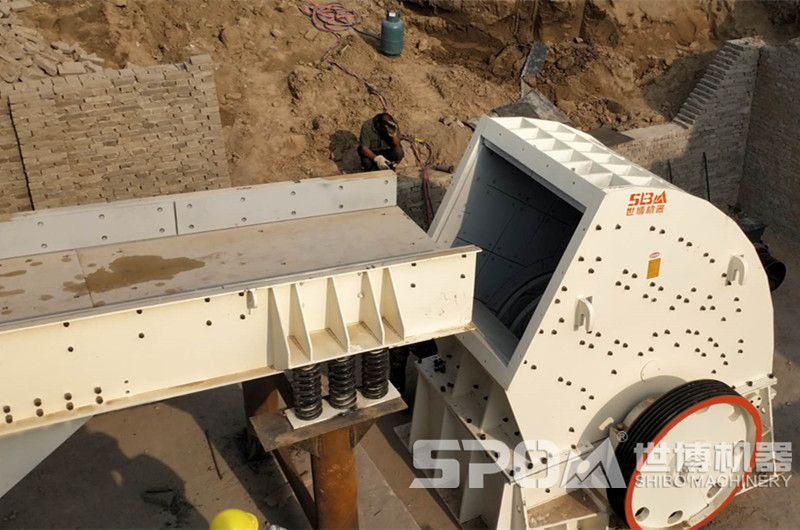 重錘式破碎機(jī)，破碎紅磚一次成型