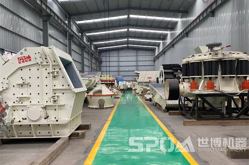 世博廠家車間的各種石料破碎機