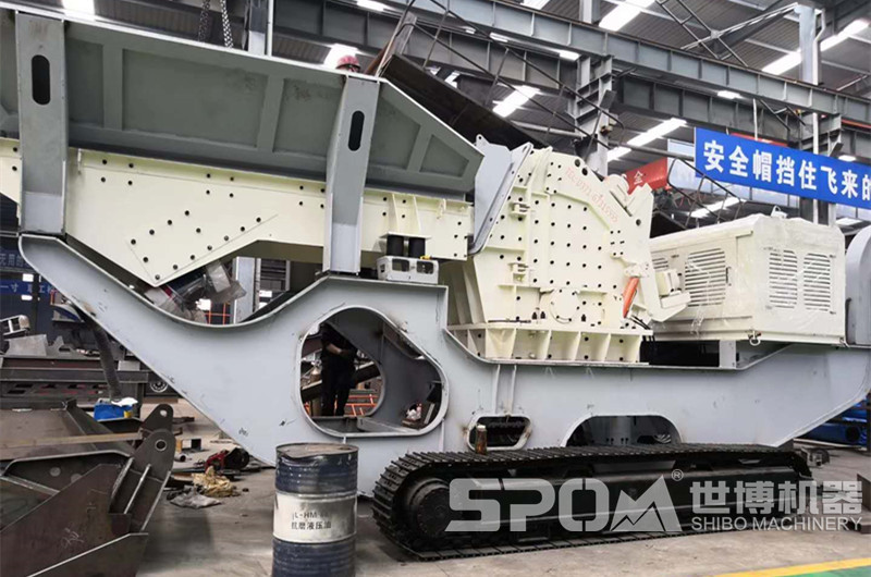 液壓履帶移動破碎機，配置大口反擊破