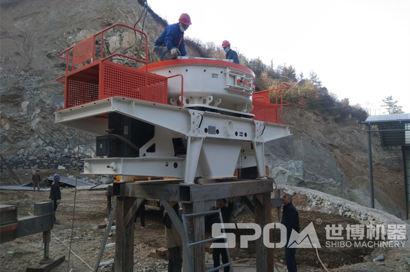 9526型號(hào)立式制砂機(jī)安裝中
