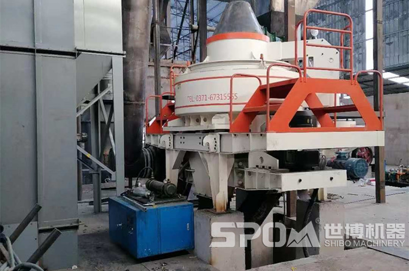 立式沖擊式破碎機，破碎制砂機現場