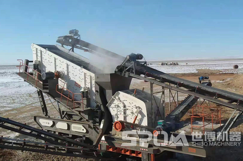 1214型反擊式移動(dòng)破碎站現(xiàn)場