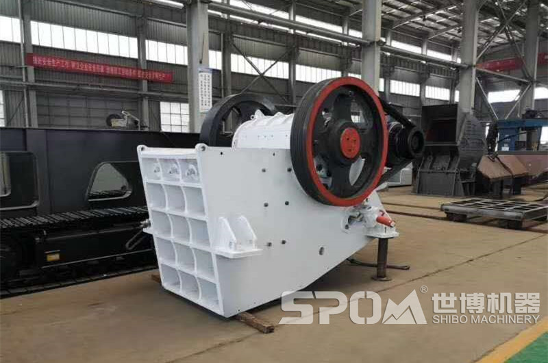 世博顎破碎石機(jī)生產(chǎn)車(chē)間